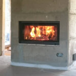 Hübriidkamin ja keraamilise keeduplaadiga pliit