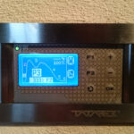 Hübriidkamin ja keraamilise keeduplaadiga pliit