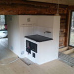 Hübriidkamin ja keraamilise keeduplaadiga pliit